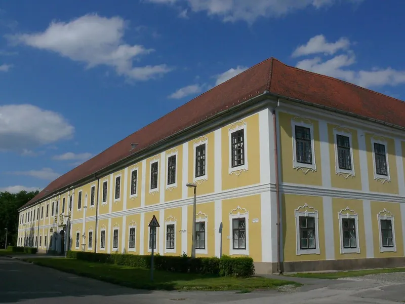 Mohácsi Kisfaludy Károly Gimnázium épülete