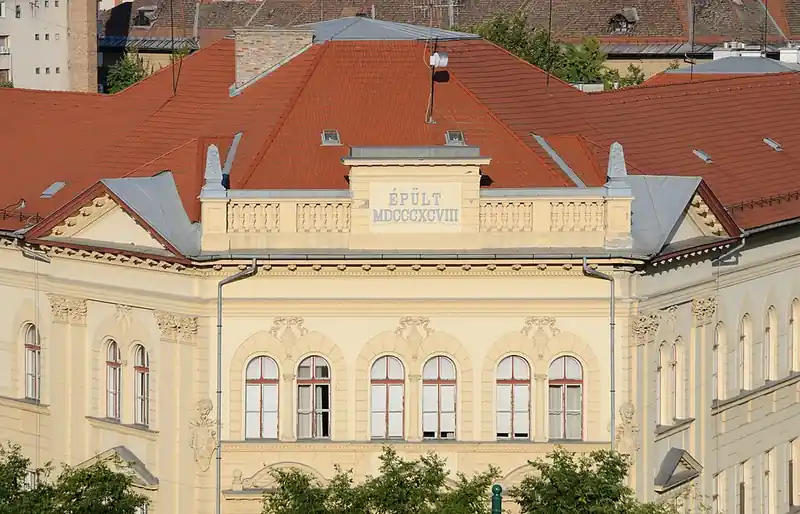 Szegedi Radnóti Miklós Kísérleti Gimnázium épülete