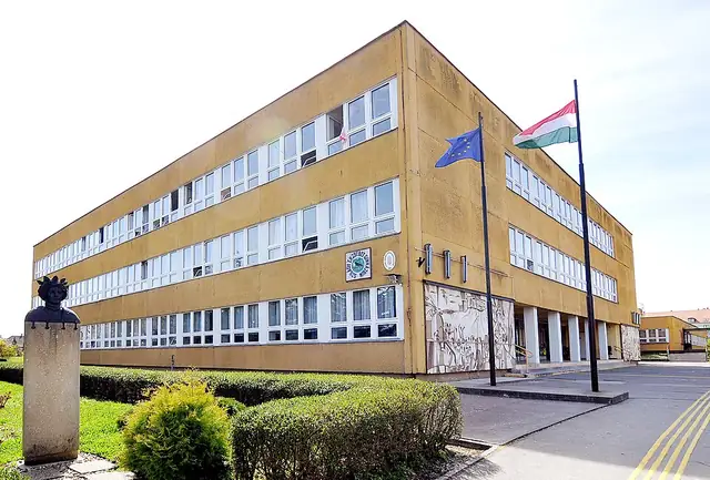 Egri Szilágyi Erzsébet Gimnázium és Kollégium épülete