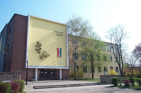 Monori József Attila Gimnázium épülete
