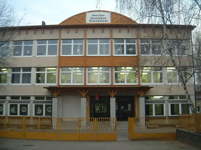Szent Imre Katolikus Gimnázium, Két Tanítási Nyelvű Általános Iskola, Kollégium, Óvoda és Alapfokú Művészeti Iskola épülete