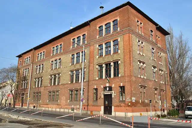 Első Óbudai Német Nyelvoktató Nemzetiségi Általános Iskola Erste Altofener Deutsche Nationalitätenschule épülete