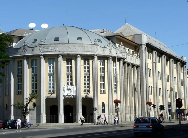 Kőbányai Szent László Gimnázium épülete