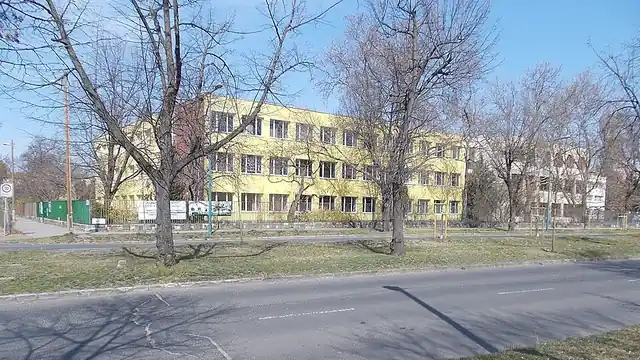 Közép-magyarországi ASzC Varga Márton Kertészeti és Földmérési Technikum és Kollégium épülete