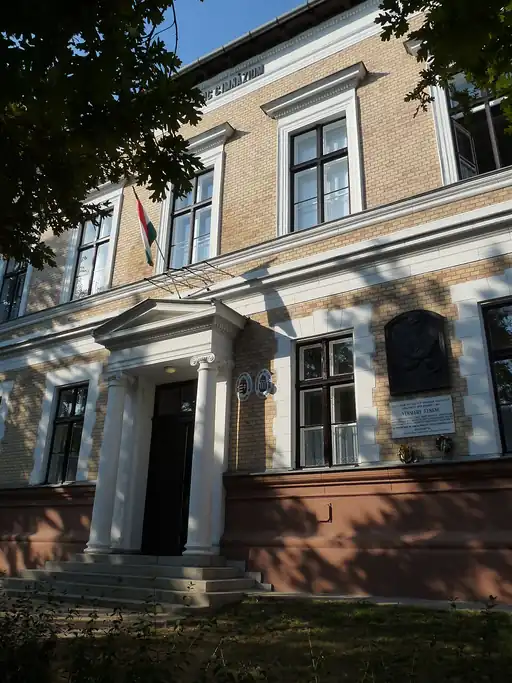 Verseghy Ferenc Gimnázium épülete