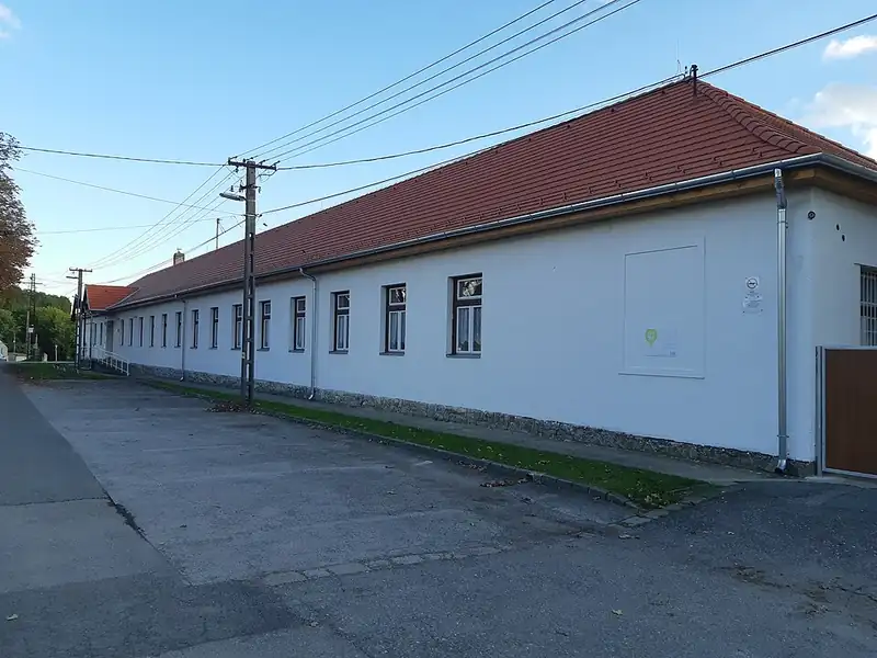 Őcsényi Perczel Mór Általános Iskola épülete