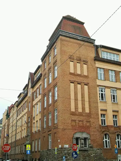 Facultas Humán Gimnázium épülete