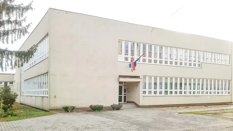 Kökönyösi Általános Iskola, Gimnázium és Alapfokú Művészeti Iskola épülete