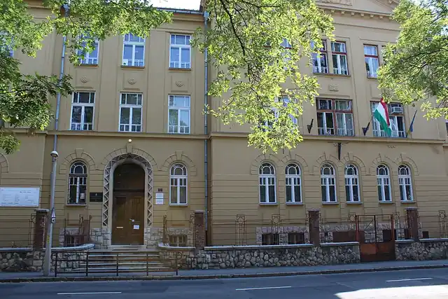 Baranya Vármegyei SZC Angster József Technikum, Szakképző Iskola és Szakiskola épülete